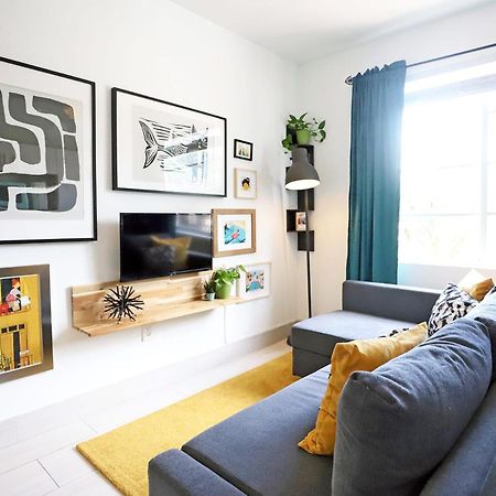 2 Bedroom Apartment 3 Minute Walk To South Beach & Ocean Drive マイアミビーチ エクステリア 写真