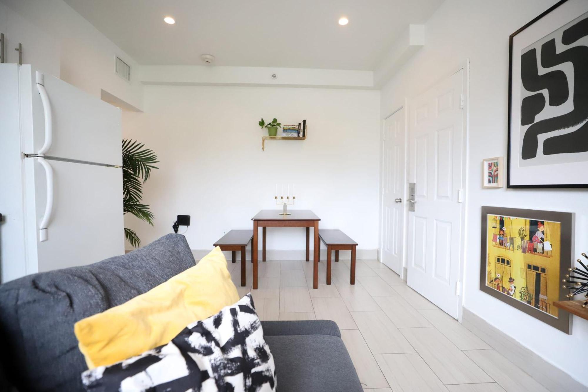 2 Bedroom Apartment 3 Minute Walk To South Beach & Ocean Drive マイアミビーチ エクステリア 写真