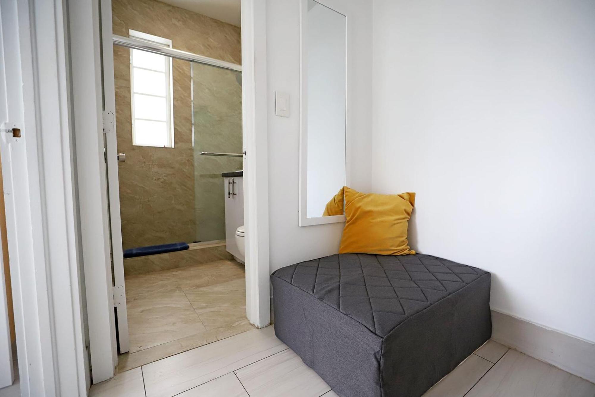 2 Bedroom Apartment 3 Minute Walk To South Beach & Ocean Drive マイアミビーチ エクステリア 写真
