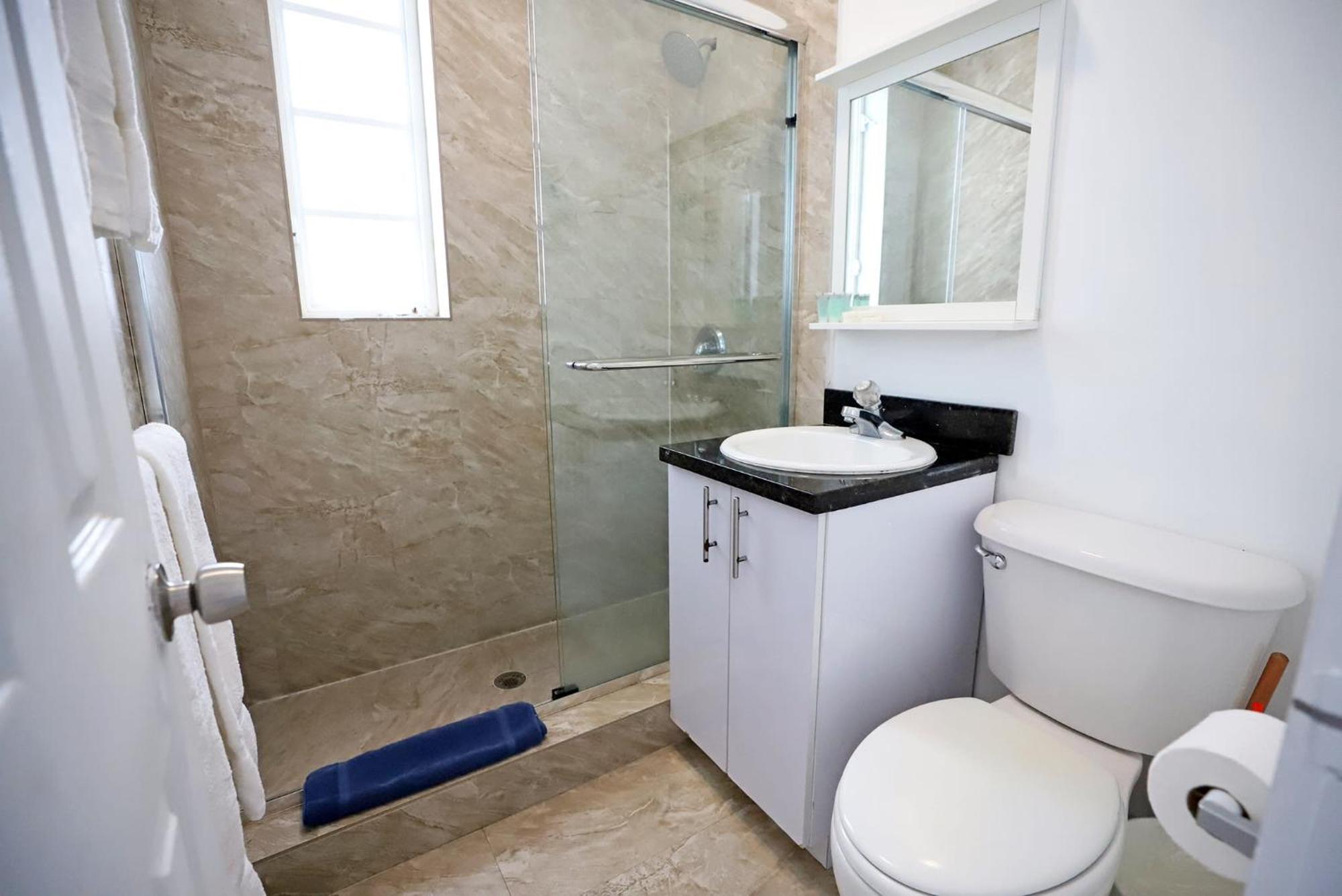 2 Bedroom Apartment 3 Minute Walk To South Beach & Ocean Drive マイアミビーチ エクステリア 写真