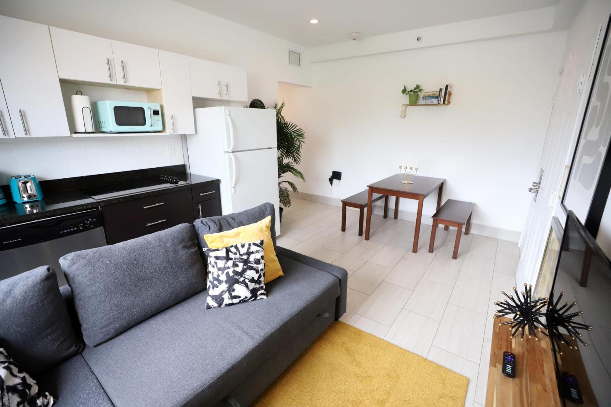 2 Bedroom Apartment 3 Minute Walk To South Beach & Ocean Drive マイアミビーチ エクステリア 写真