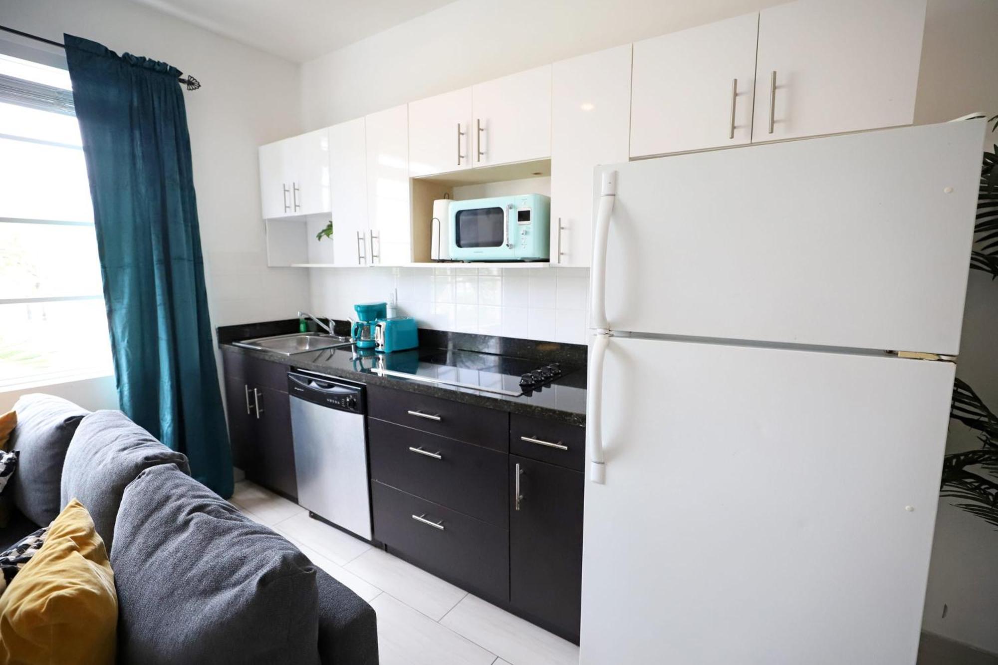 2 Bedroom Apartment 3 Minute Walk To South Beach & Ocean Drive マイアミビーチ エクステリア 写真