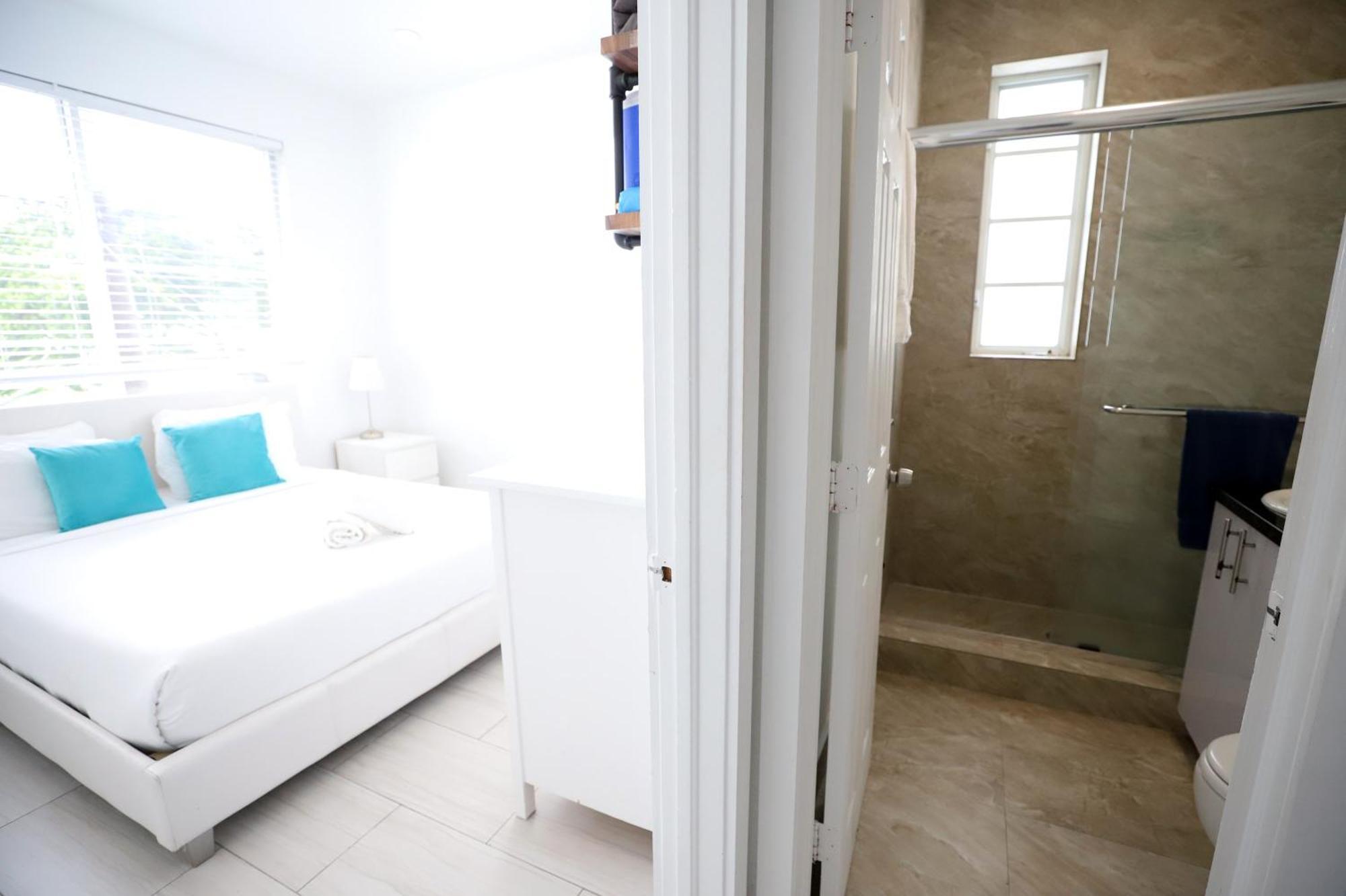 2 Bedroom Apartment 3 Minute Walk To South Beach & Ocean Drive マイアミビーチ エクステリア 写真