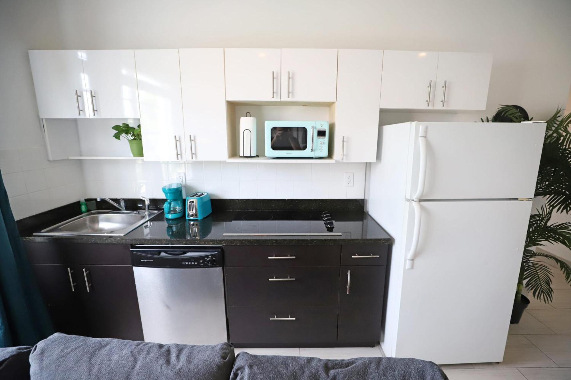 2 Bedroom Apartment 3 Minute Walk To South Beach & Ocean Drive マイアミビーチ エクステリア 写真