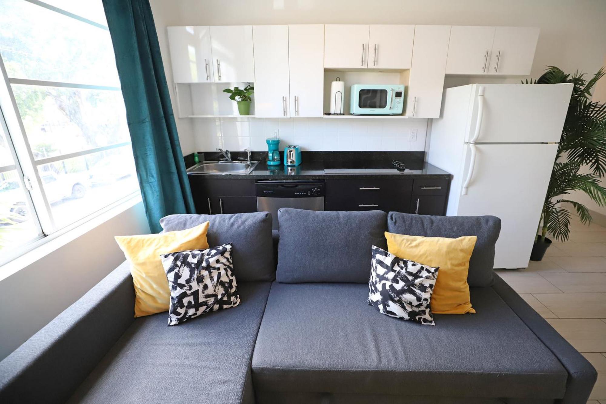 2 Bedroom Apartment 3 Minute Walk To South Beach & Ocean Drive マイアミビーチ エクステリア 写真
